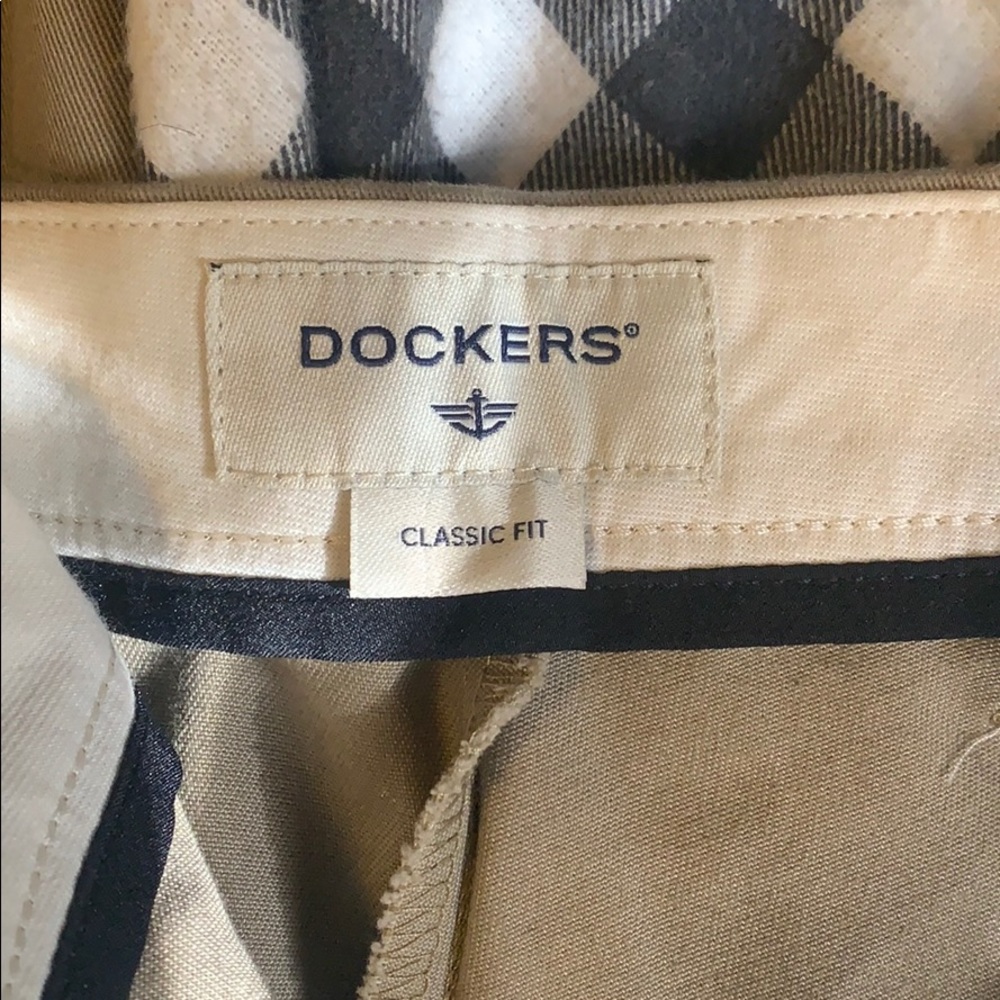 Men’s khaki pants